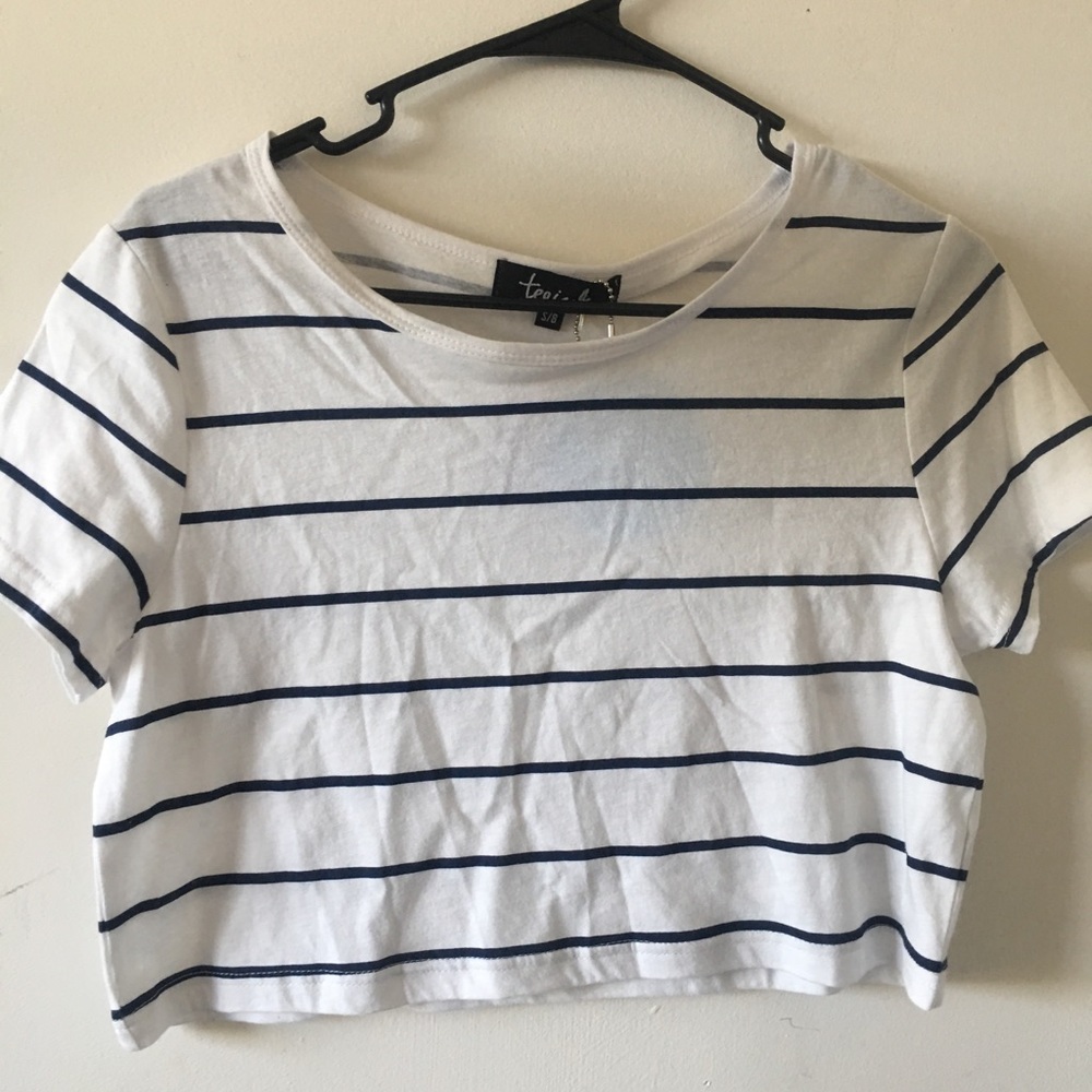 Crop top tee